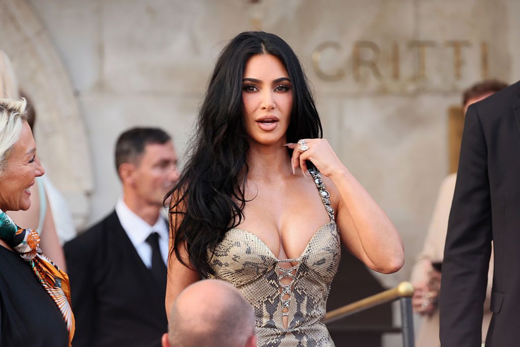 A görög nőideál egyik jellemzője a természetesség volt. Kardashian aligha felel meg ennek. 