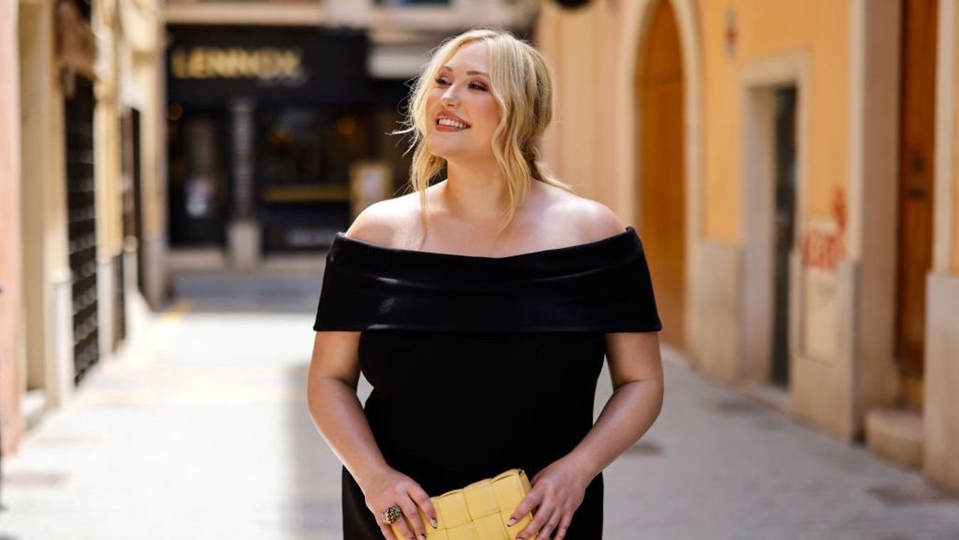 Nő karcsúsító felsőben