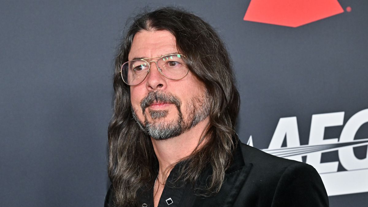 Dave Grohl a nyilvánosság előtt is őszintén beismerte, hogy házasságon kívüli gyermeke született