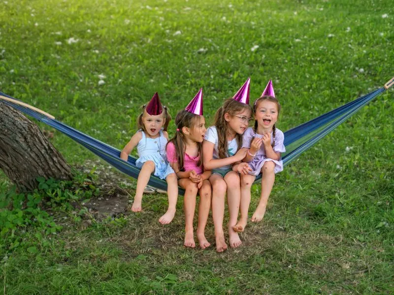A családi ünneplések nyáron nagyon élvezetesek lehetnek a gyerekeknek