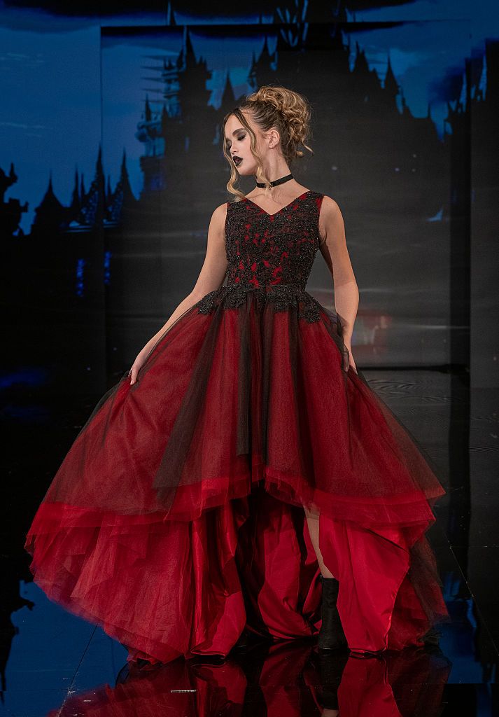 Gótikus esküvői divat, modellen