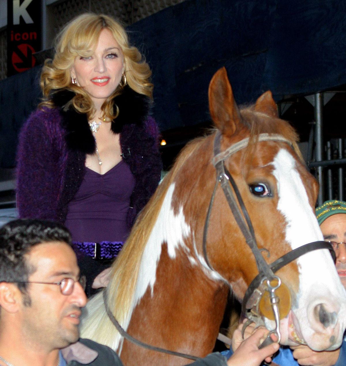 Madonna is lovasbalesetet szenvedett