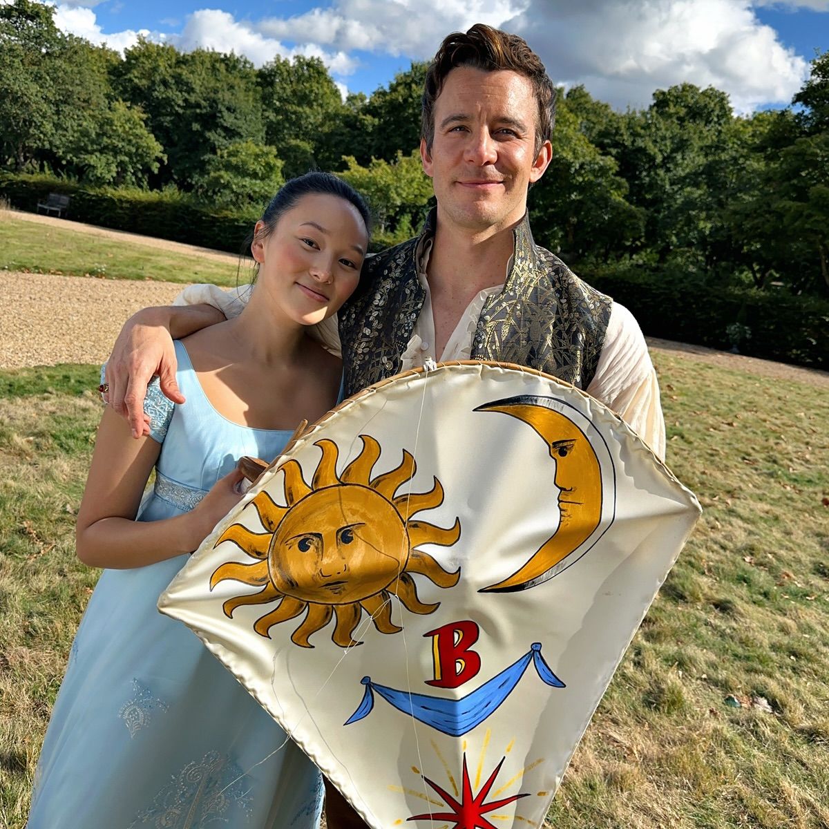 A sárkányeregetős jelenet volt az első, amit Luke Thompson és Yerin Ha együtt forgatott.