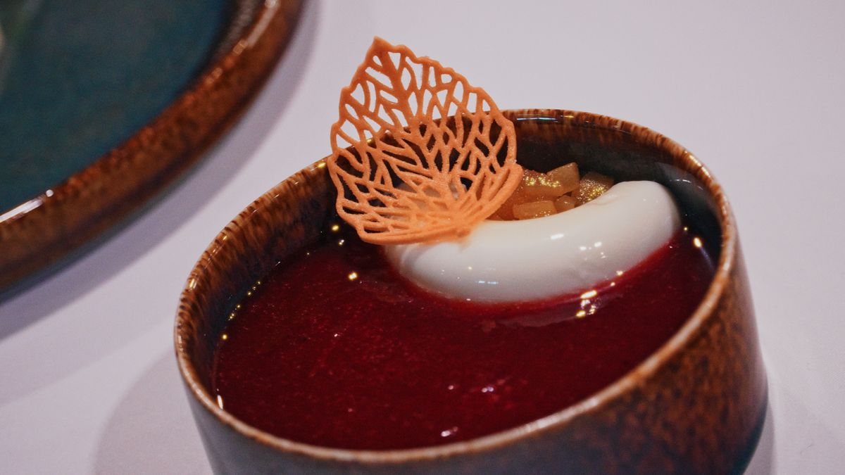 Közétkeztetési Szakácsverseny győztesei Közétkeztetési Szakácsverseny és a büszke győztesek, Forrás: SIRHA