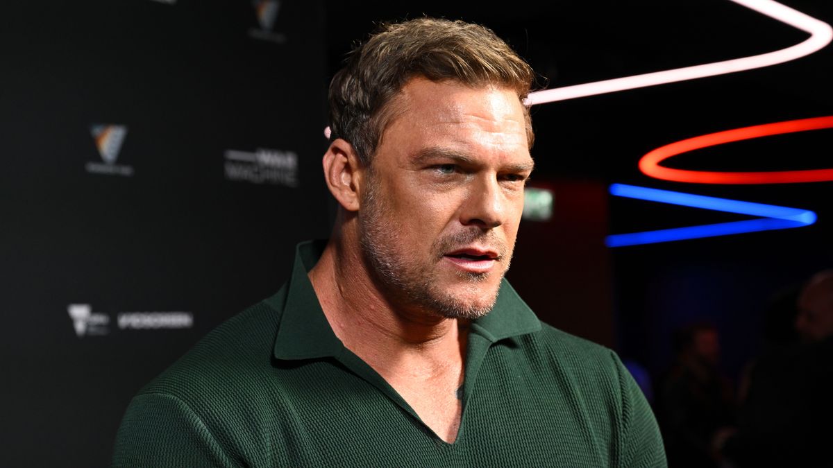 Alan Ritchson összeverte a szomszédját