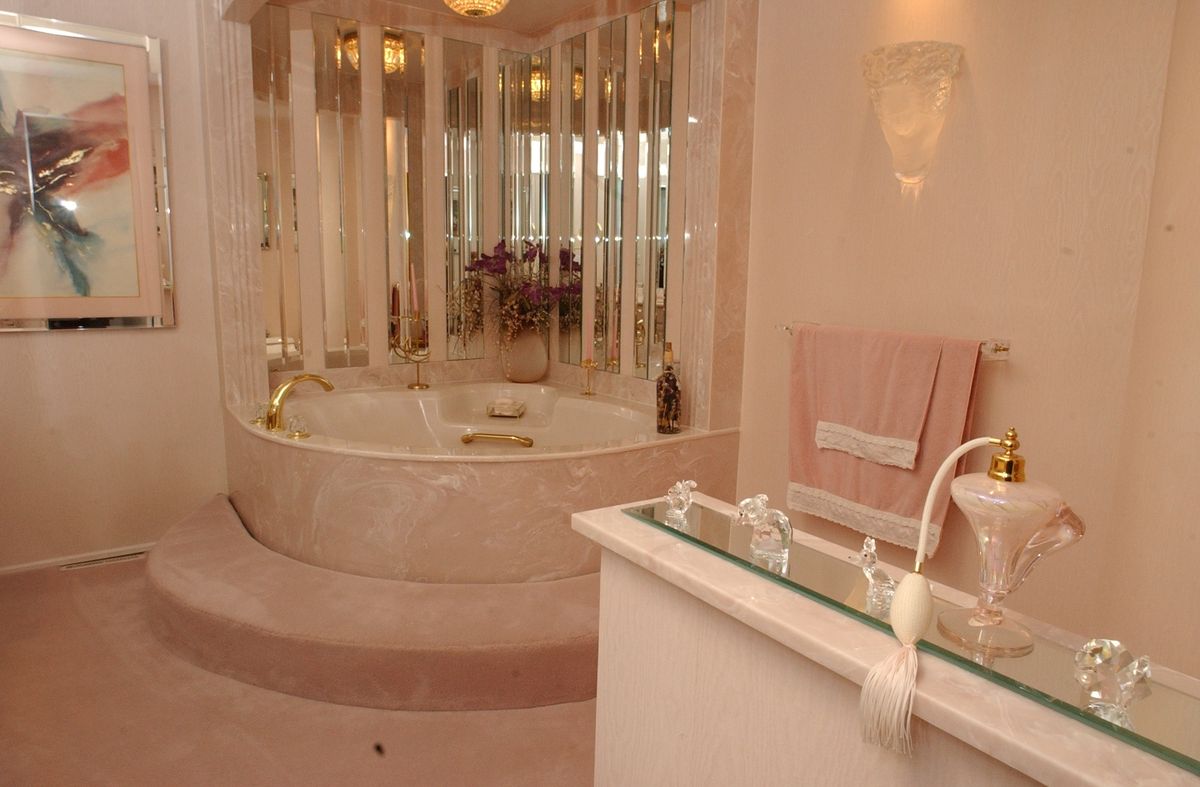 Retró fürdőszoba ötletek: padlószőnyeg