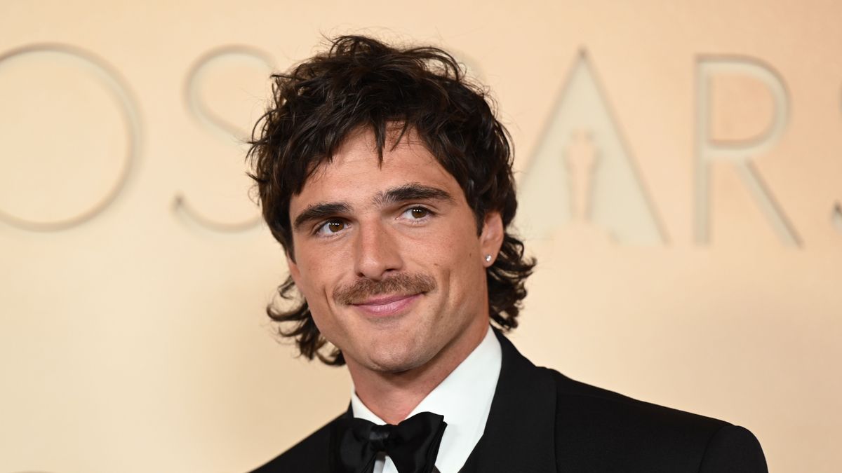 A frissen szinglivé váló Jacob Elordi a pletykák szerint Kendall Jennerrel csókolózott a Coachella Fesztiválon 