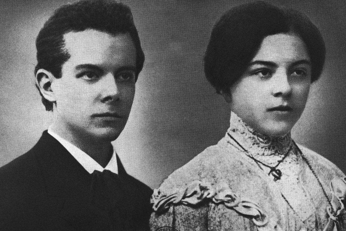 Bartók Béla életét a nők és a zene együtt formálták. A képen húgával Erzsébettel (Elzával) látható, akihez rendkívül mély kötelék fűzte. 