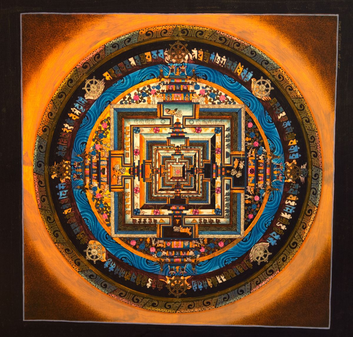 Színes buddhista mandala az univerzum térképeként; formái a tibeti asztrológia kozmikus rendjét is idézik.