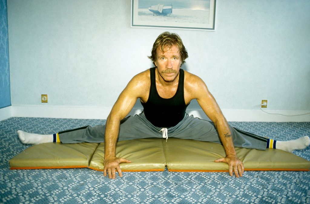 Képzett harcművészként érkezett a filmes világba. (1988)