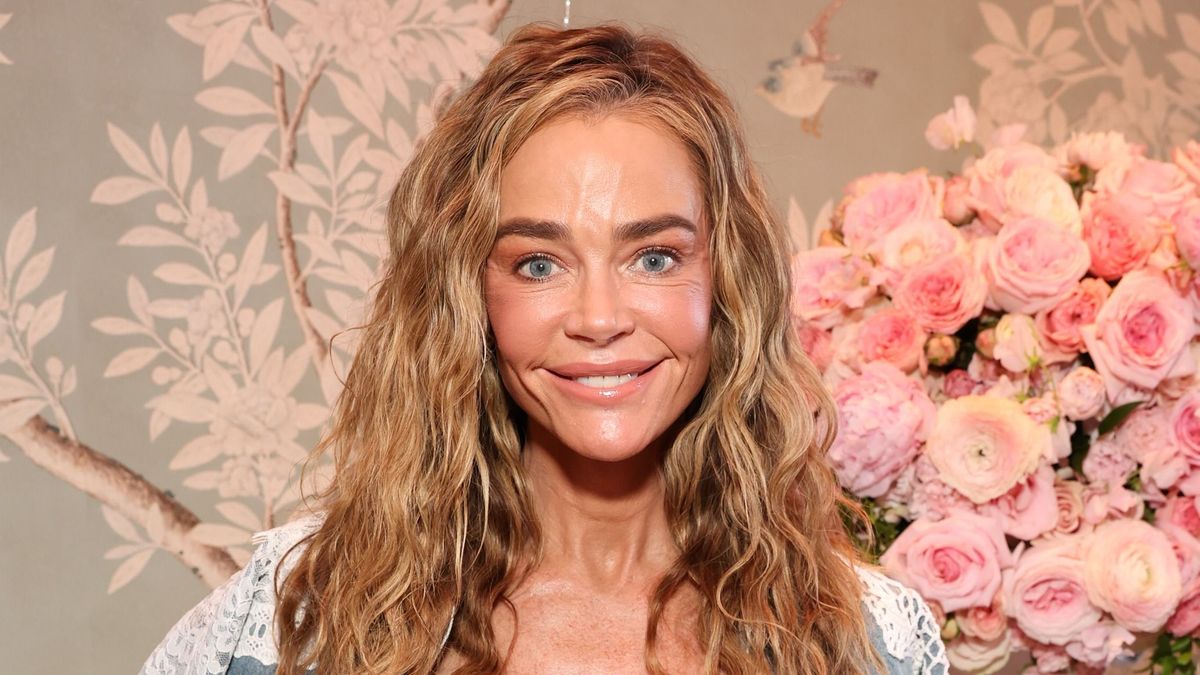 Denise Richards 20 évet fiatalodott a plasztikai beavatkozásoknak köszönhetően.