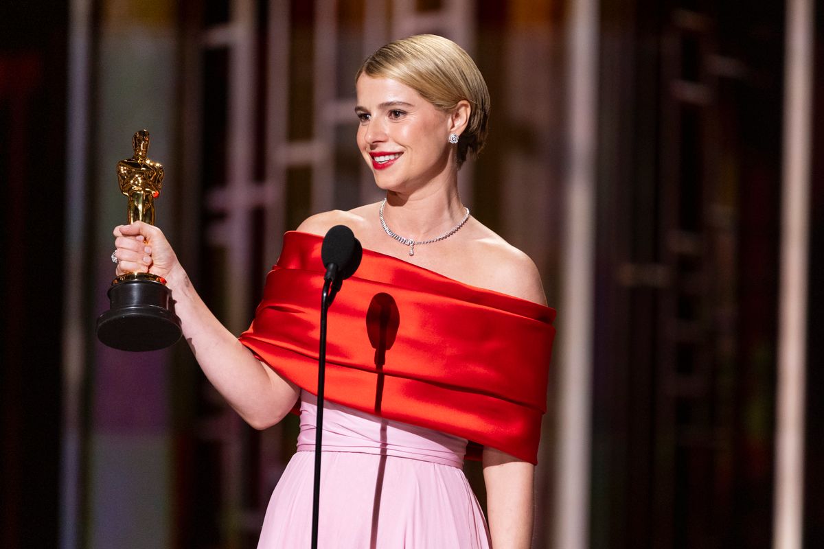 Jessie Buckley a legjobb színésznőnek járó Oscar-díjjal