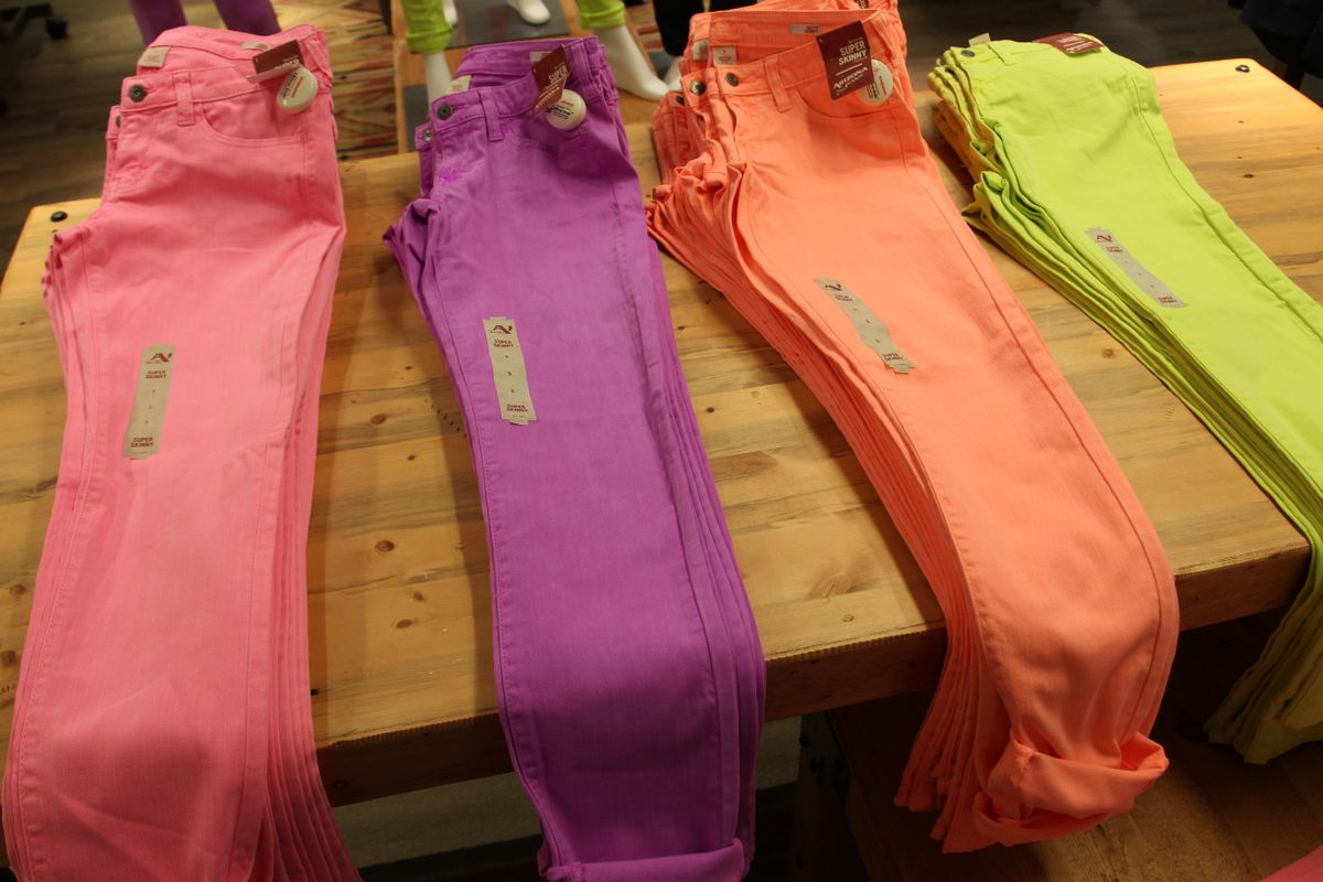 színes farmerek – 2010-es évek