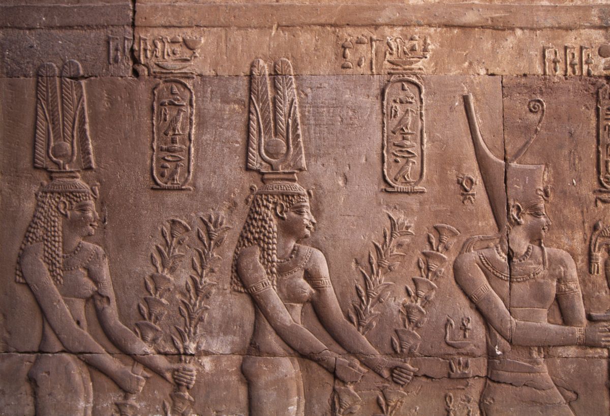 EGYPT - FEBRUARY 14: Relief of Ptolemy IX Soter, Cleopatra VI and Cleopatra III, Temple of Sobek and Haroeris, Kom Ombo, Egypt. Egyptian civilisation, Ptolemaic period. (Photo by DeAgostini/Getty Images)