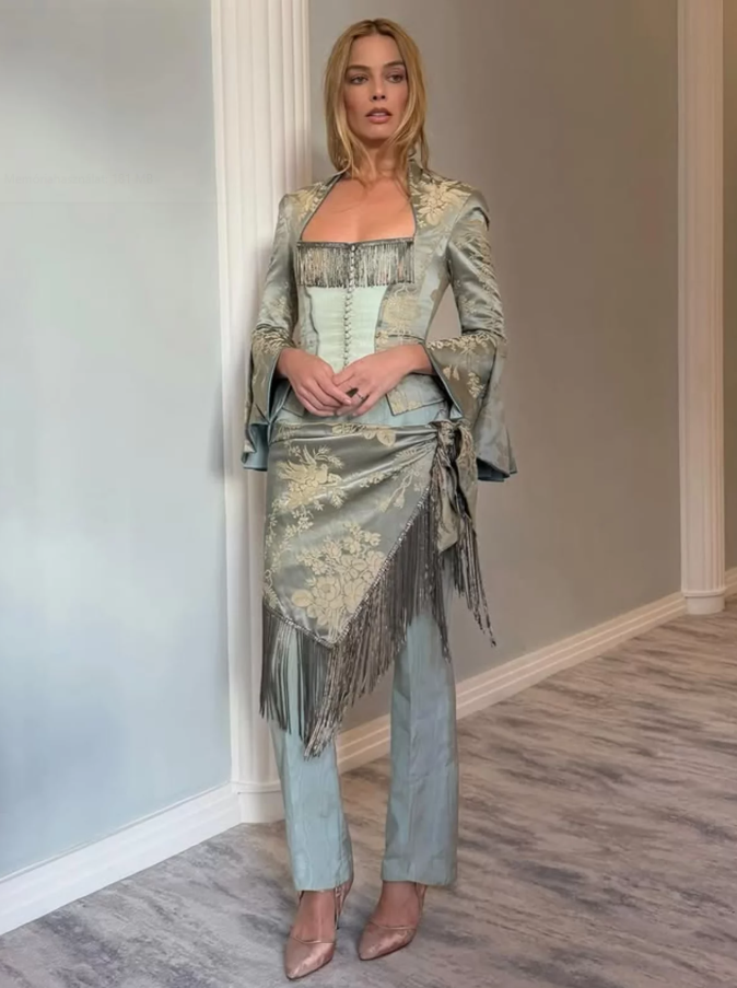 Margot Robbie a 90-es évek egyik meghatározó trendjében 