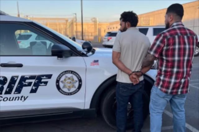 Éppen letartóztatják a lábfétises betörőt