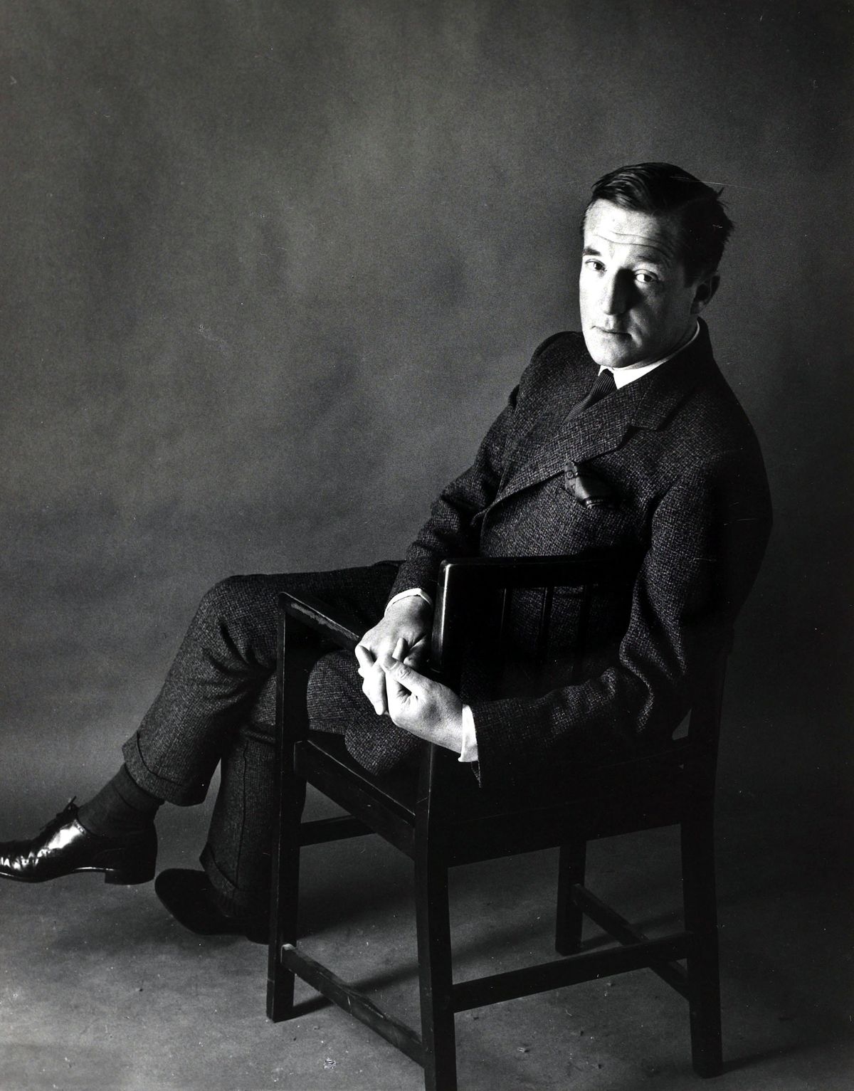 Fashion Personalities, pic: circa 1950's, British coutier Hardy Amies, born 1909, pictured in a studio setting, Hardy Amies, later knighted, was dressmaker by appointment to Queen Elizabeth II and opened his first fashion house in 1946 and specialised in tailored suits for women  (Photo by Paul Popper/Popperfoto via Getty Images/Getty Images)