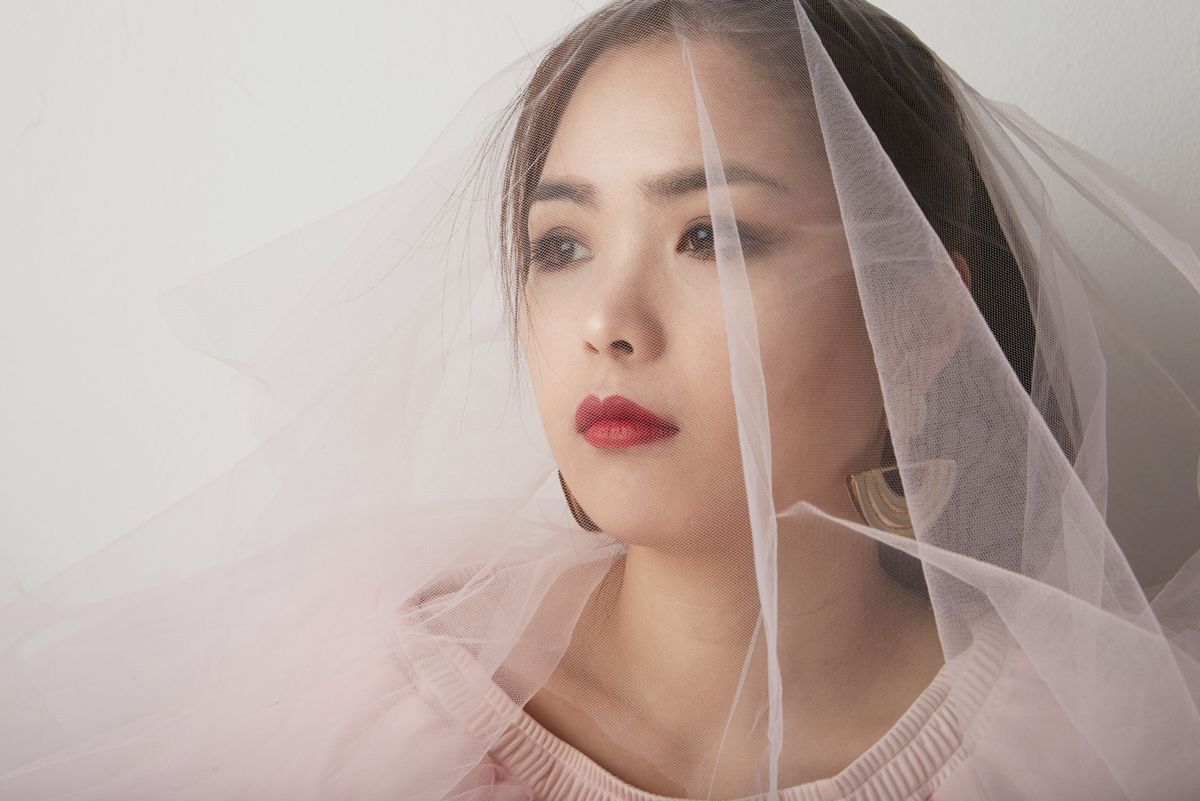 A szellemházasságok sokszor élő és holt között köttetnek, hogy az elhunyt lelke ne maradjon magányos, vagy ne maradjon szégyenben a vénlány.