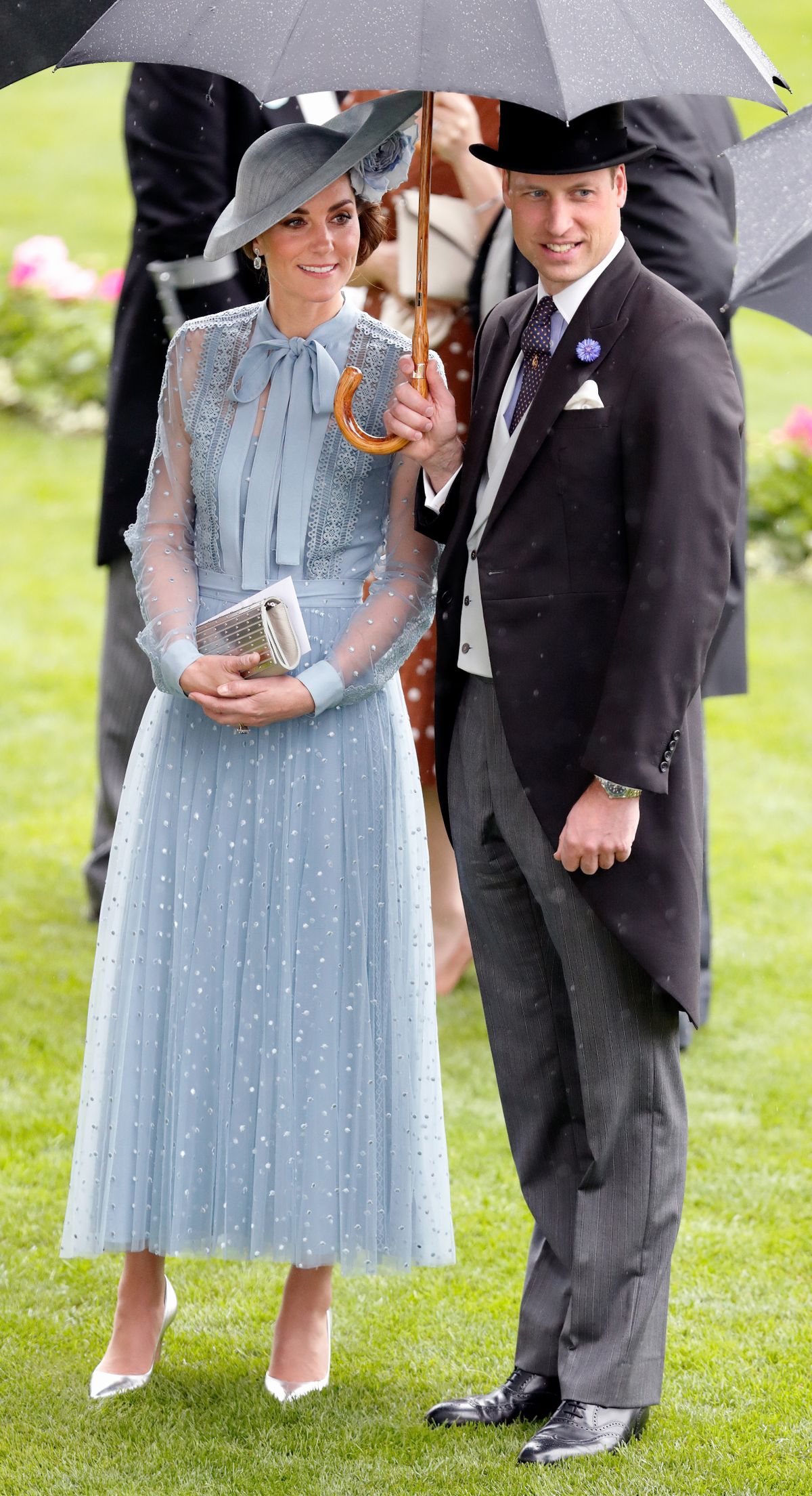 ASCOT, UNITED KINGDOM - JUNE 18: (EMBARGOED FOR PUBLICATION IN UK NEWSPAPERS UNTIL 24 HOURS AFTER CREATE DATE AND TIME) Catherine, Duchess of Cambridge and Prince William, Duke of Cambridge shelter under an umbrella as they attend day one of Royal Ascot at Ascot Racecourse on June 18, 2019 in Ascot, England. (Photo by Max Mumby/Indigo/Getty Images)