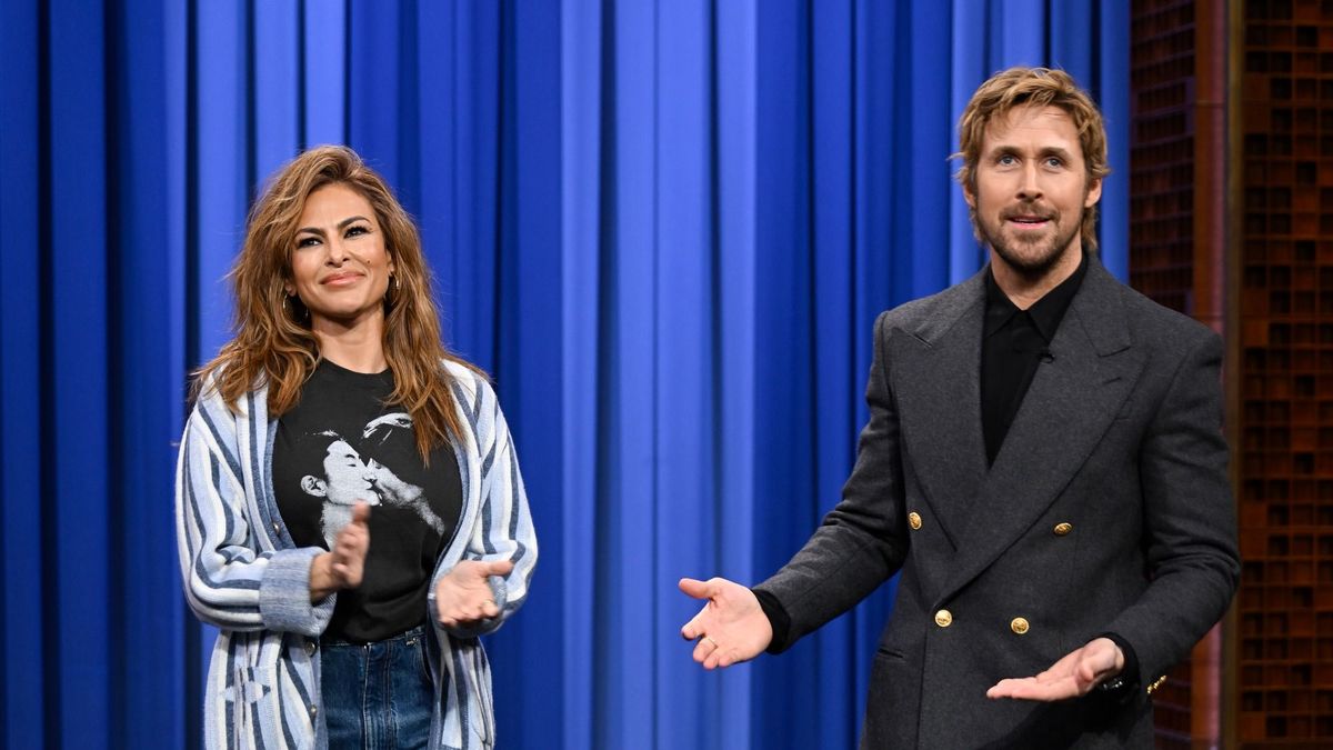 THE TONIGHT SHOW STARRING JIMMY FALLON -- Episode 2261 -- Pictured: (l-r) Actress Eva Mendes and actor Ryan Gosling during a surprise on Thursday, March 5, 2026 -- (Photo by: Todd Owyoung/NBC via Getty Images)