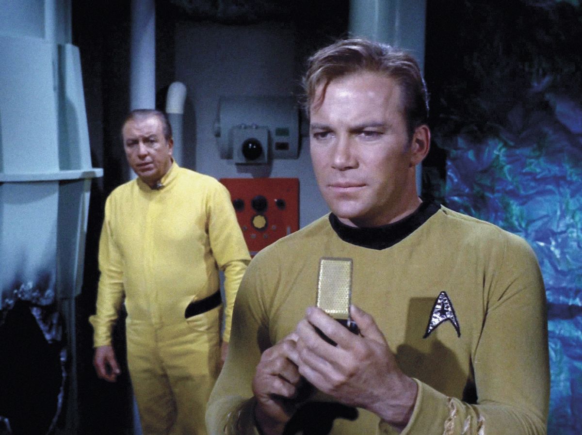 William Shatner a Star Trekben - A most 94 éves színészre komoly műtét vár