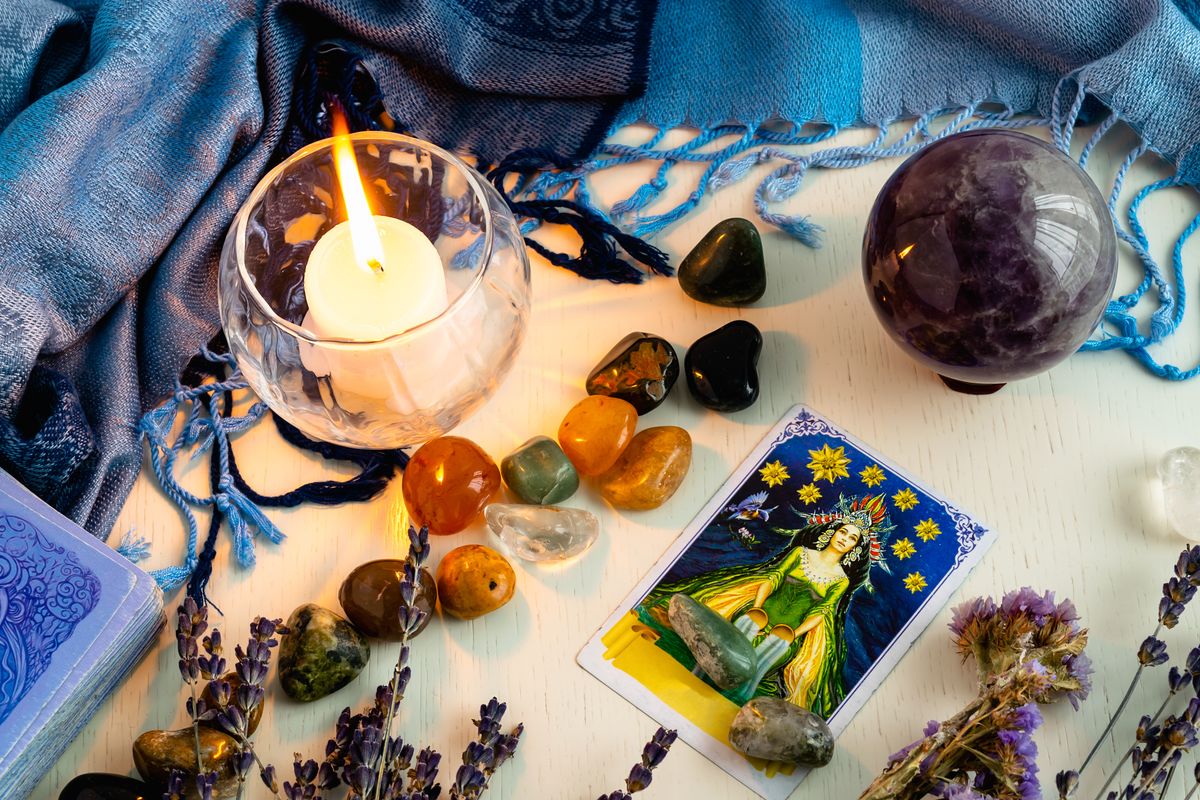 tarotjóslás kellékei