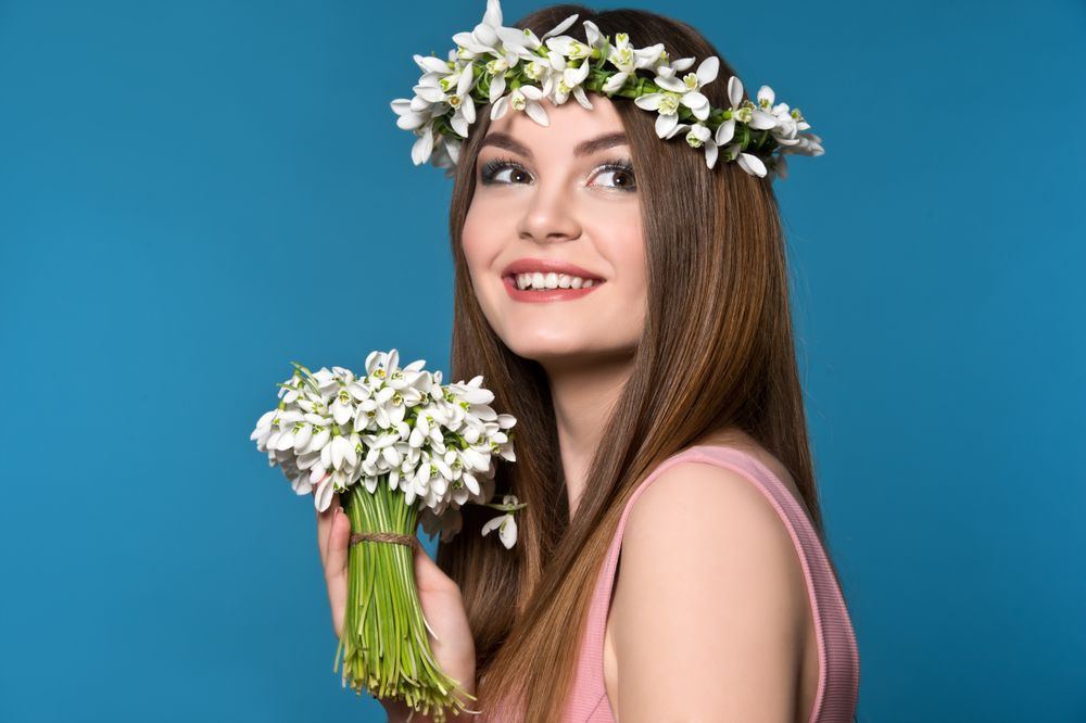 Fiatal lány és  hóvirágsmink