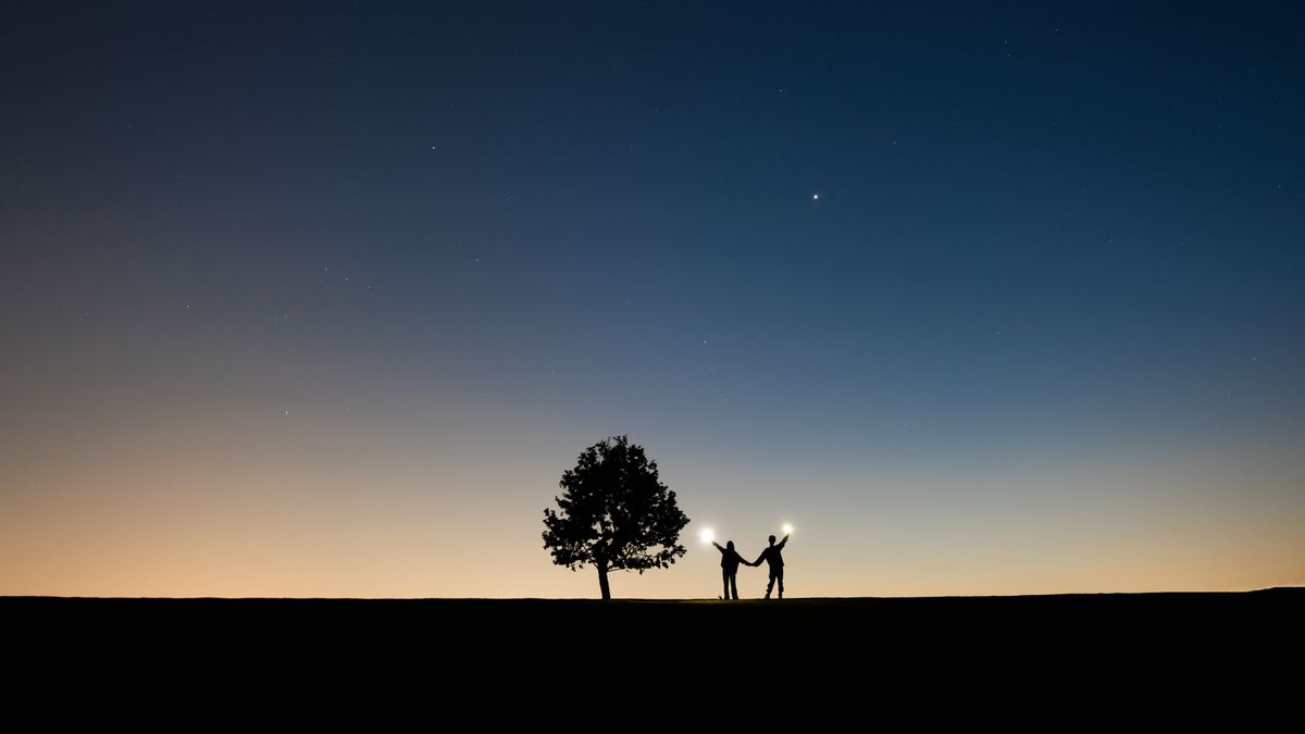 Heti szerelmi horoszkóp 2026. március 30–április 5.: a Kosnál fellángol a szenvedély, a Bikát ostromolják a hódolók