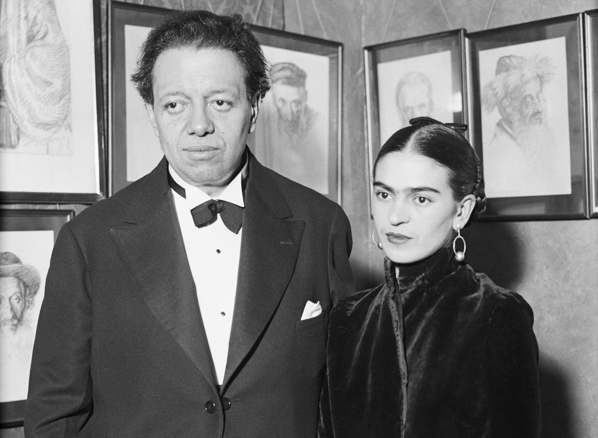 Diego Rivera és Frida Kahlo New Yorkban egy kiállításon.