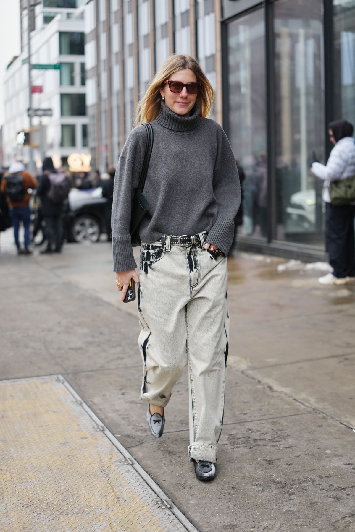 kihipózott farmer egszerű outfitként