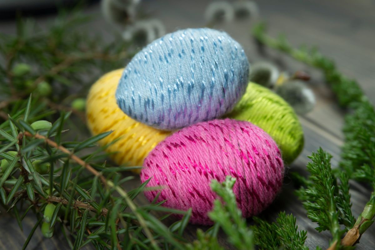 fonál, húsvéti tojásfestés technika