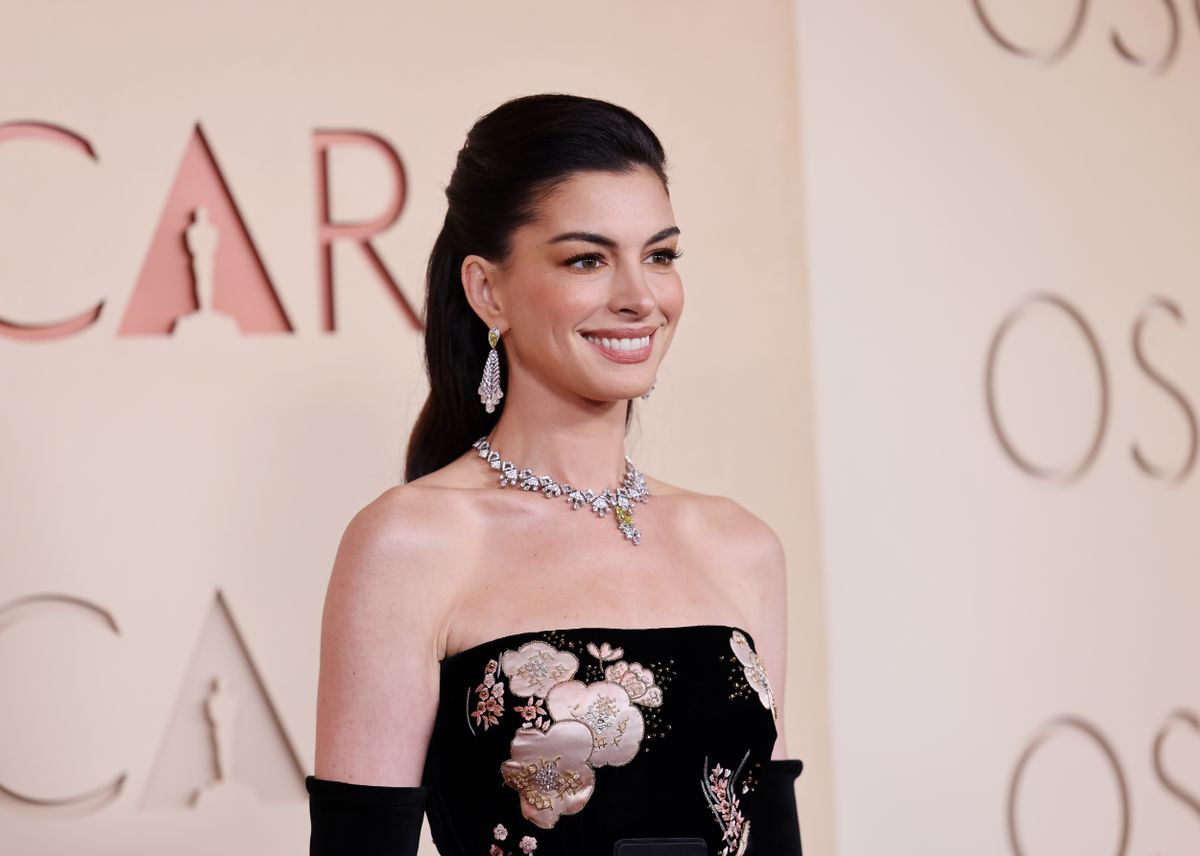 Az idei Oscar-gálán Anne Hathaway üde, fiatalos megjelenése azonnal beszédtémává vált.