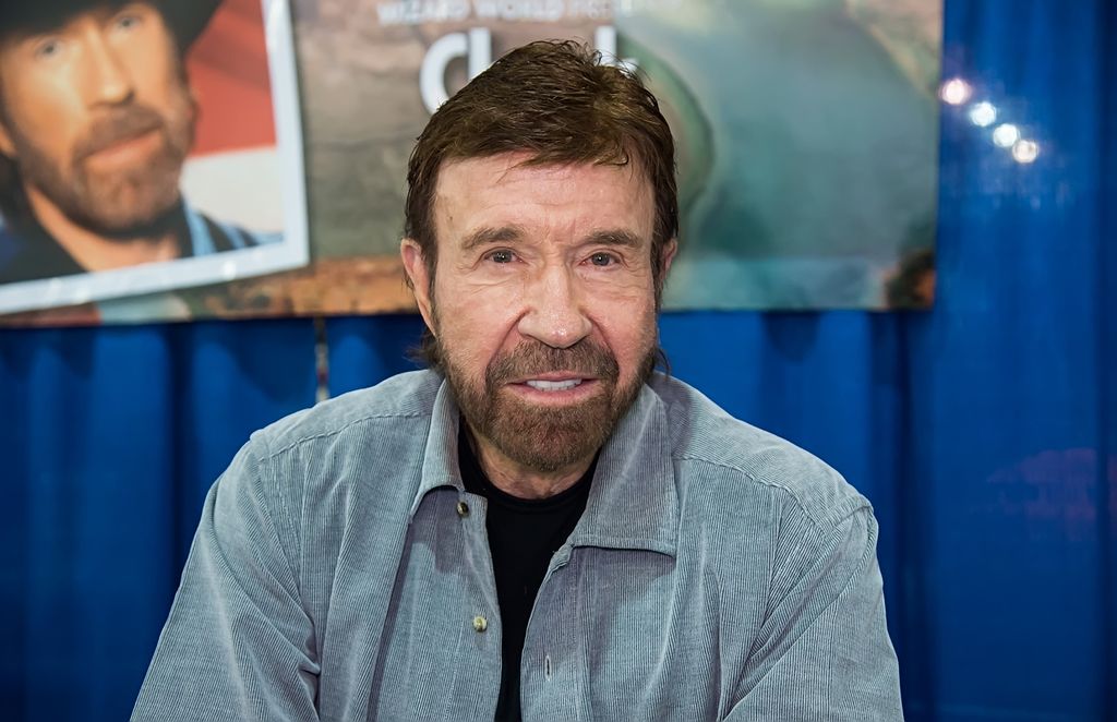 Chuck Norris 77 évesen is sármos volt. (2017)