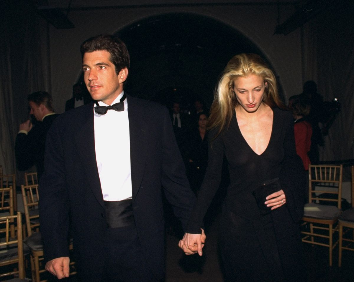  John F. Kennedy Jr. és Carolyn Bessette 1999-ben haltak meg a repülőgép-szerencsétlenségben.