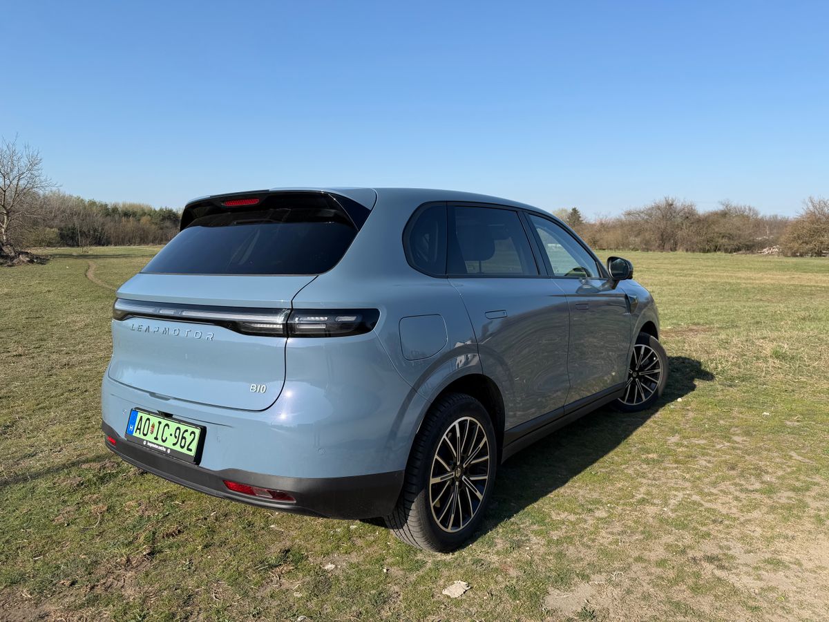 Fotó a Leapmotor B10 hátuljáról.