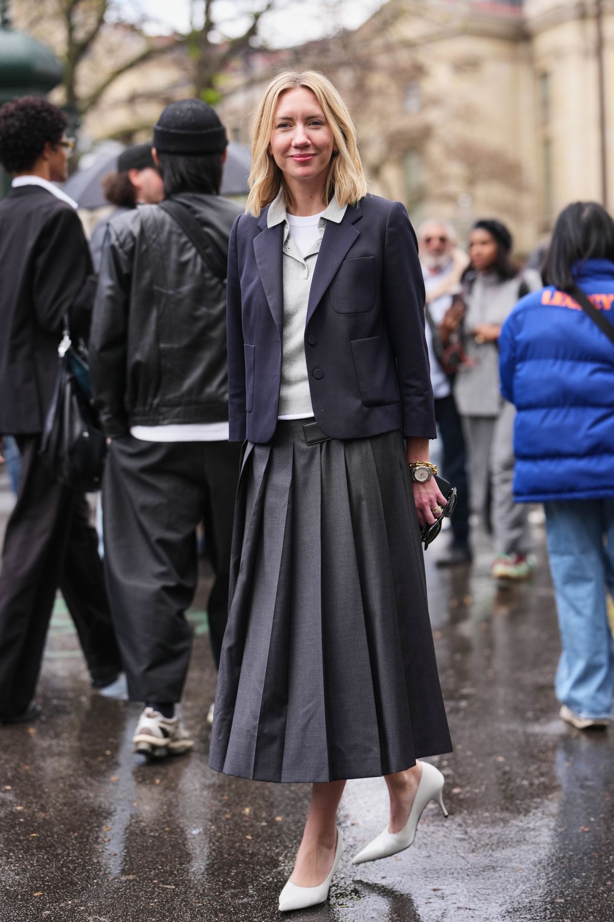 Egy alapdarabokból álló ruhatár nem a trendek követéséről szól, hanem a tudatos választásról. 