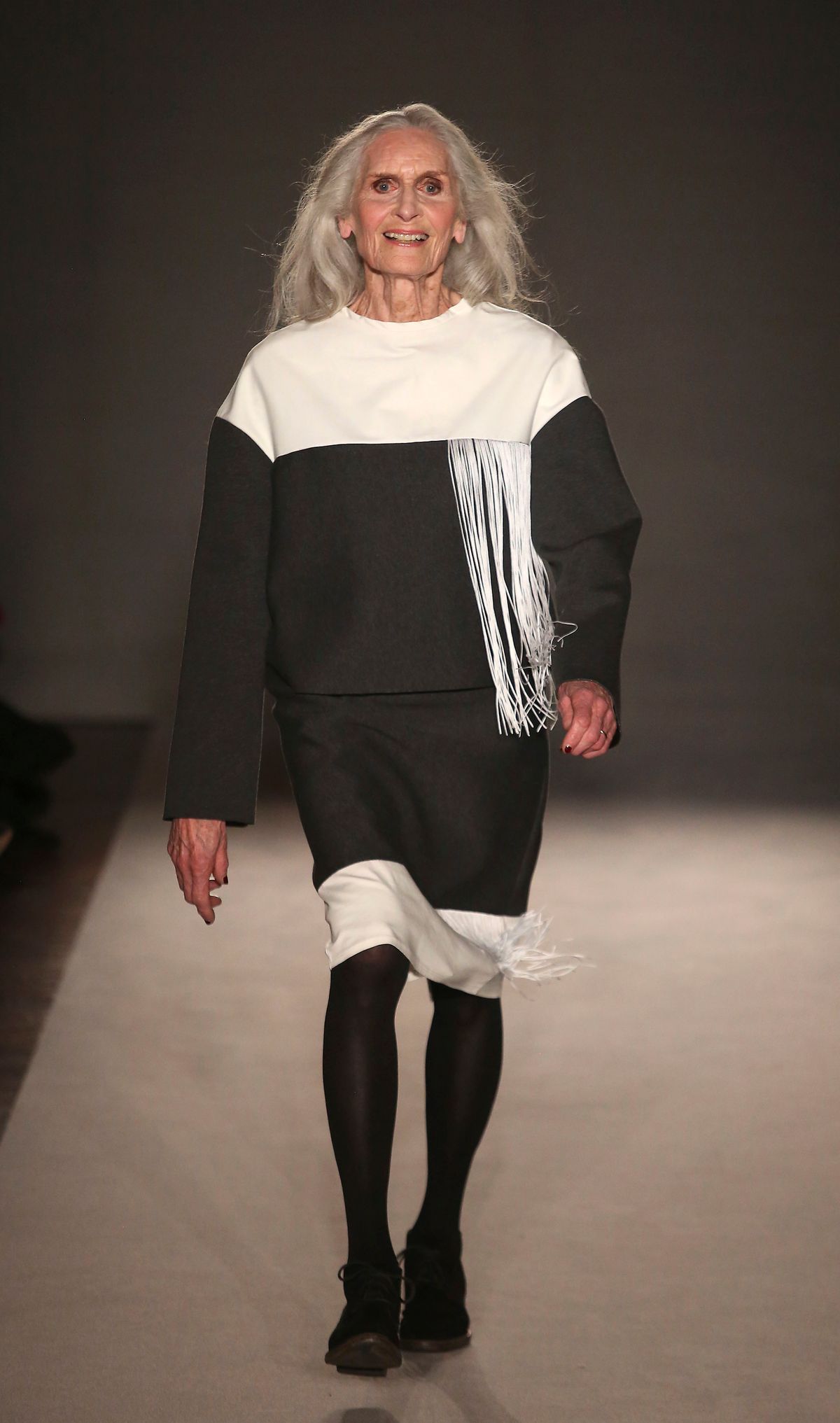 Daphen Selfe 87 évesen, még kifutón