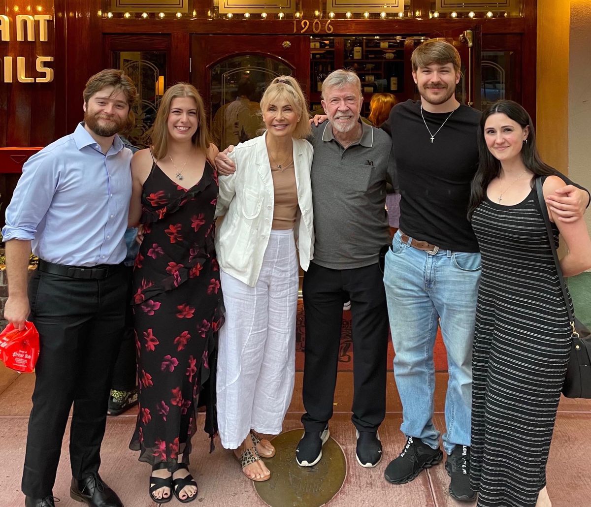 Chuck Norrisnak öt gyereke született.