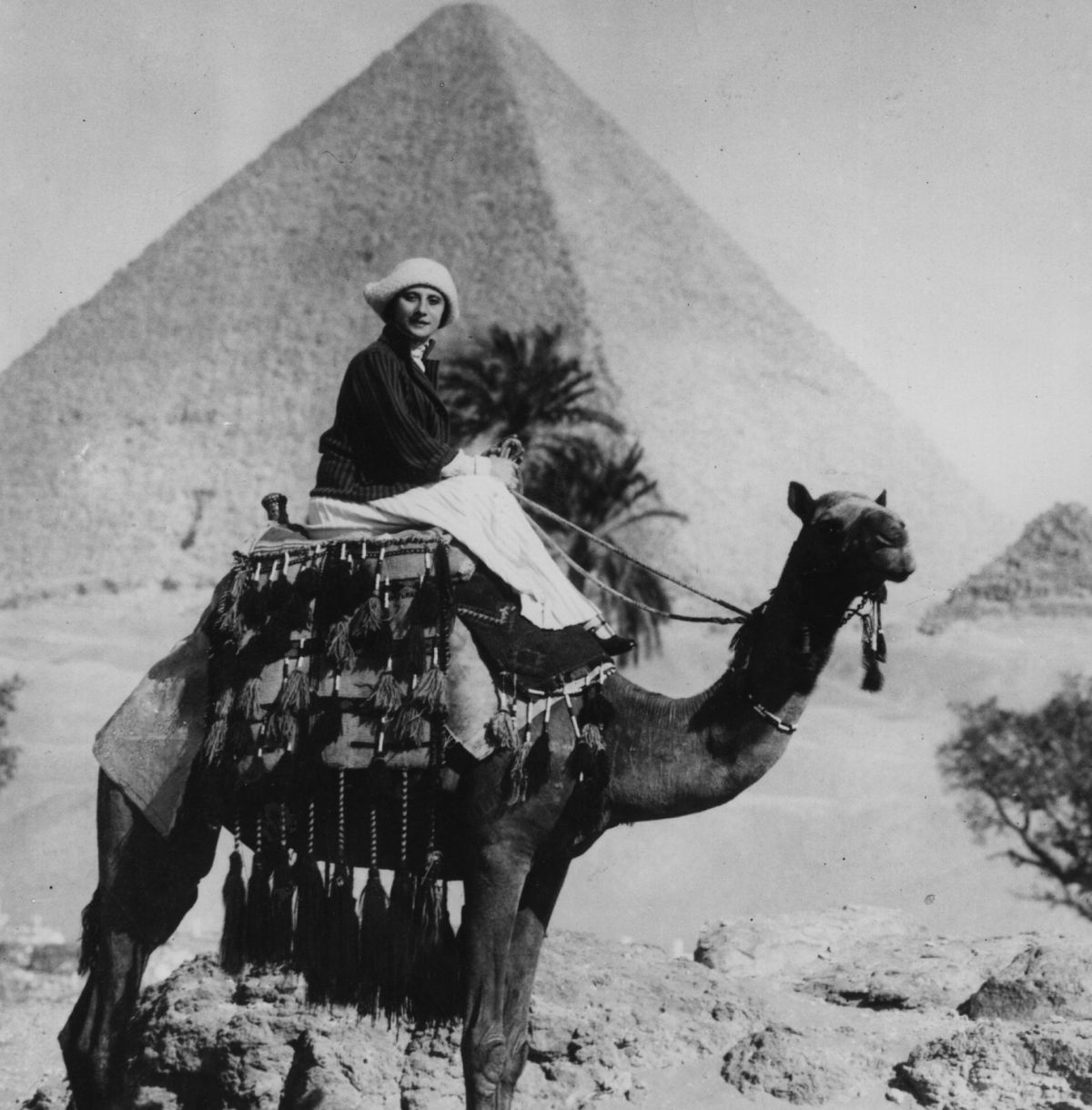 Ballerina Anna Pavlova (1885 - 1931) riding a camel in Egypt.    (Photo by Topical Press Agency/Getty Images)