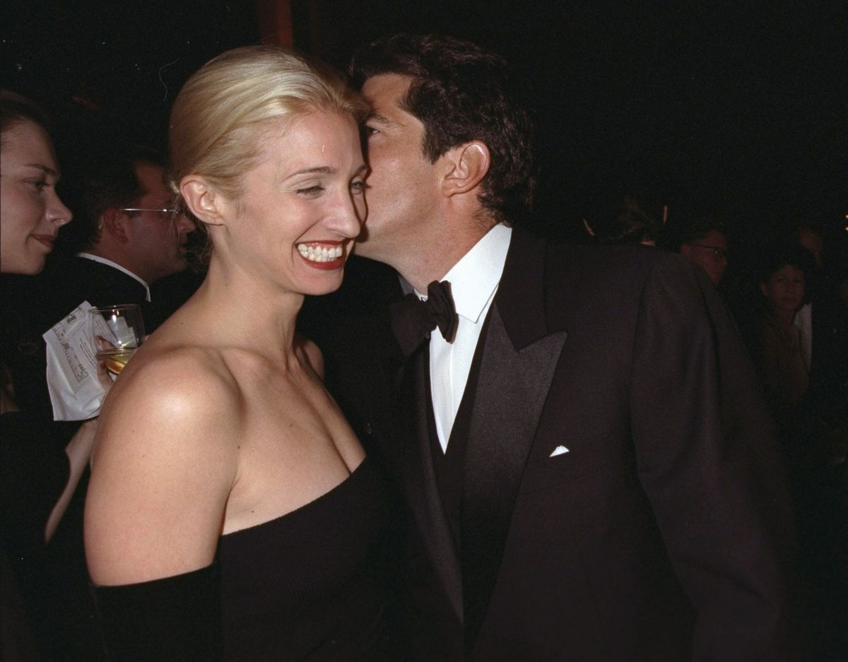 UNITED STATES - OCTOBER 05:  John Kennedy Jr. with his wife Carolyn Bessette Kennedy attending Municipal Art Society gala at Grand Central Terminal.  (Photo by Richard Corkery/NY Daily News Archive via Getty Images)