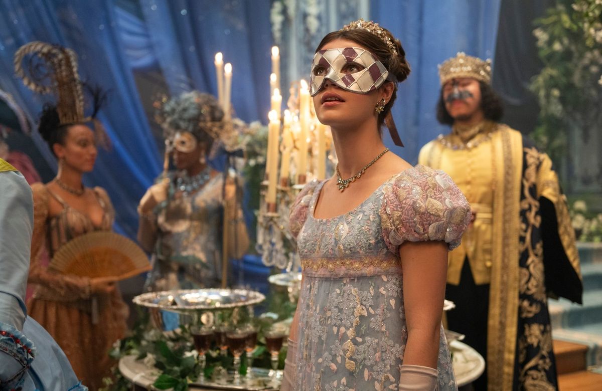 Bridgerton-kollekciók, amiket a szereplők, többek között a képen látható Hyacinth Bridgerton.