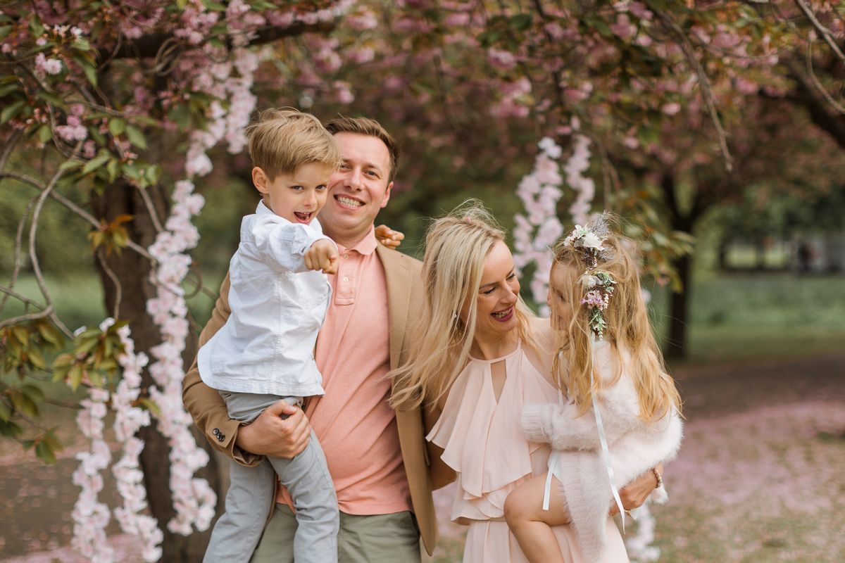 húsvéti outfitek nőknek, férfiaknak, gyerekeknek