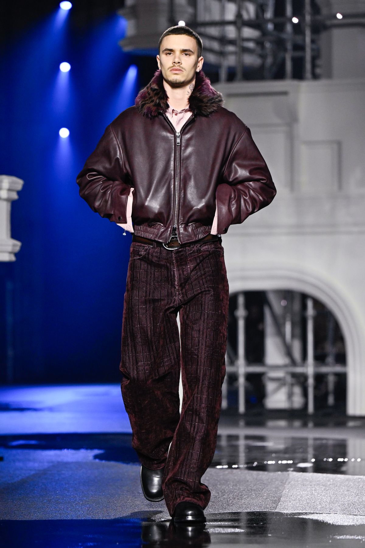 Romeo Beckham a londoni kifutón