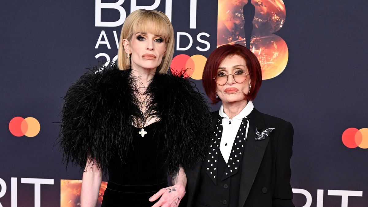 Sharon Osbourne és Kelly Osbourne vették át Ozzy Osbourne életműdíját.