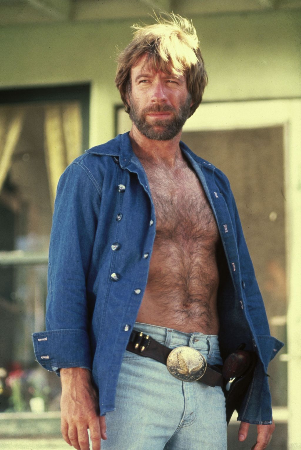 Chuck Norris macsó külsejével nők millióinak szívét rabolta el. (1985)