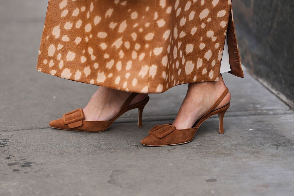 sling cipő szoknyával.