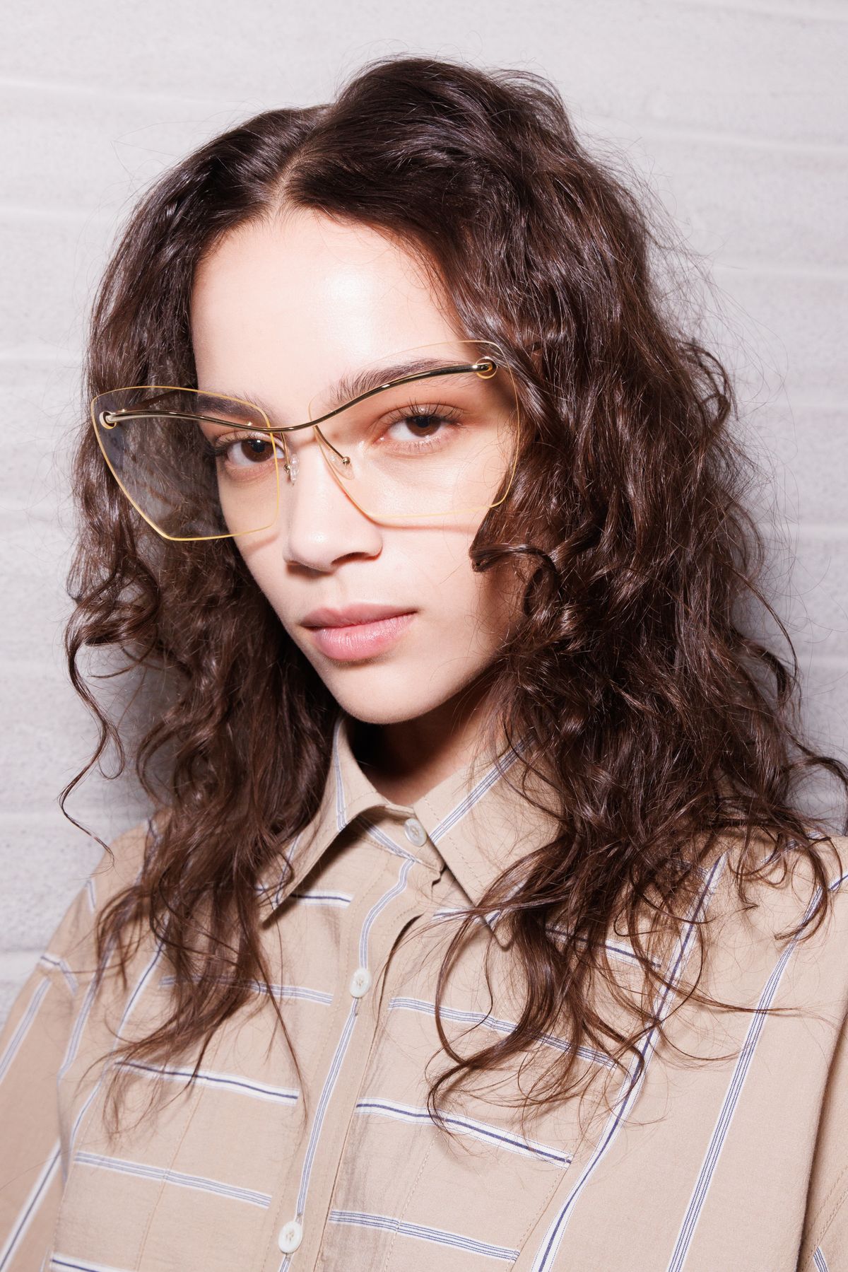 Oversize fazon, szemüvegdivat 2026-ban