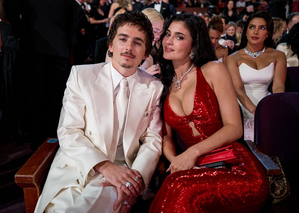 Timothée Chalamet és Kylie Jenner a 2026-os Oscar-gála cikkhez.