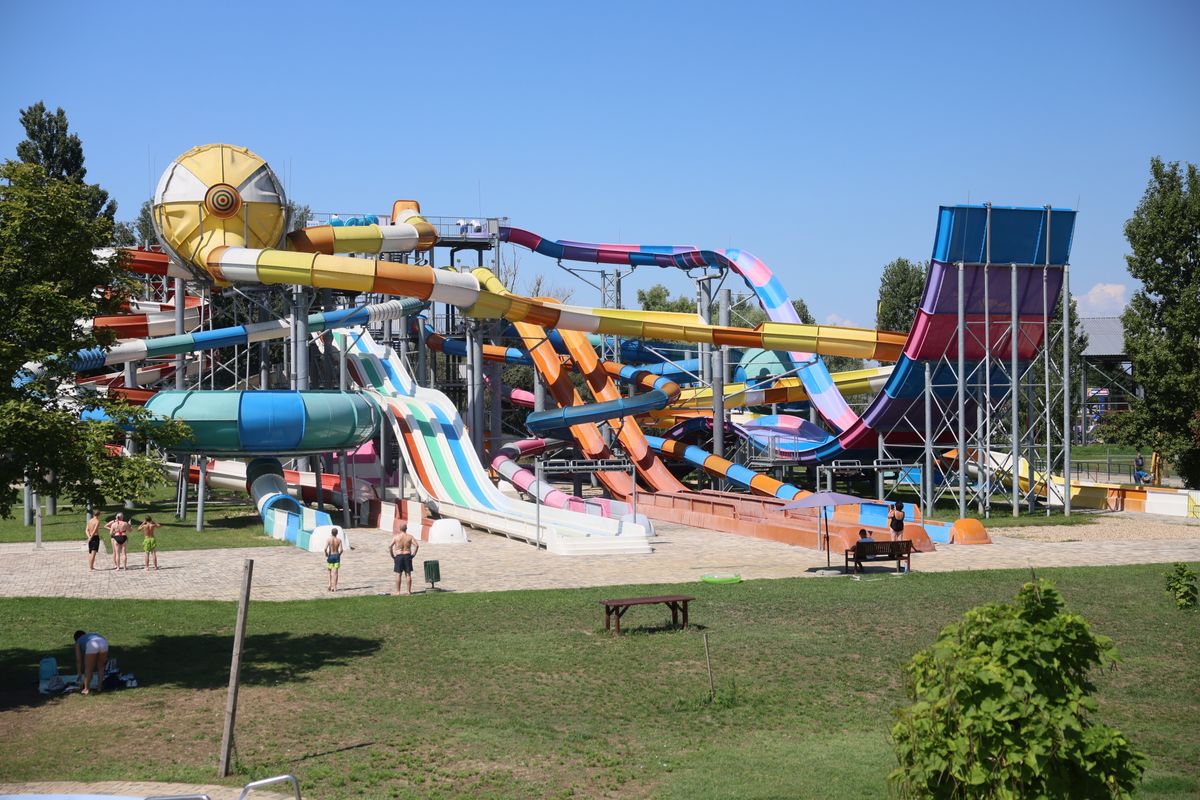 20250731 Kisvárda

Szikrázó napsütés , a kisvárdai Aquacinema Gyógyfürdő és Élményparkban.

Fotó: Sipeki Péter SP
Kelet-Magyarország