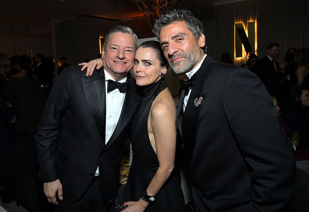 Ted Sarandos, Keri Russell,  Oscar Isaac a 2026-os Oscar-after partyn.